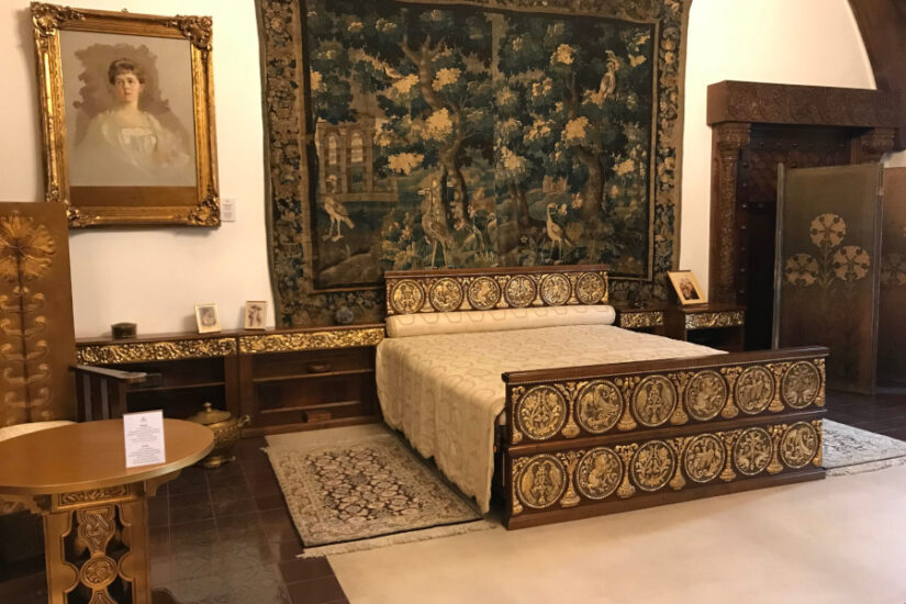 Dormitorul de argint al Reginei Maria