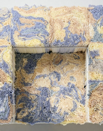 Casa de modă Miyake lansează mobilier din hârtie