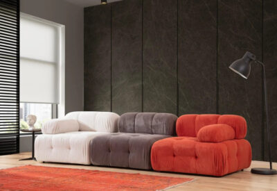 Canapea multicoloră – mobilier cu alai